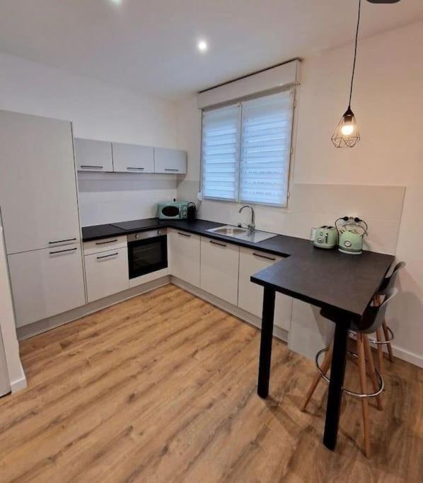 L'Escale Balzac Apartamento Villeurbanne Exterior foto