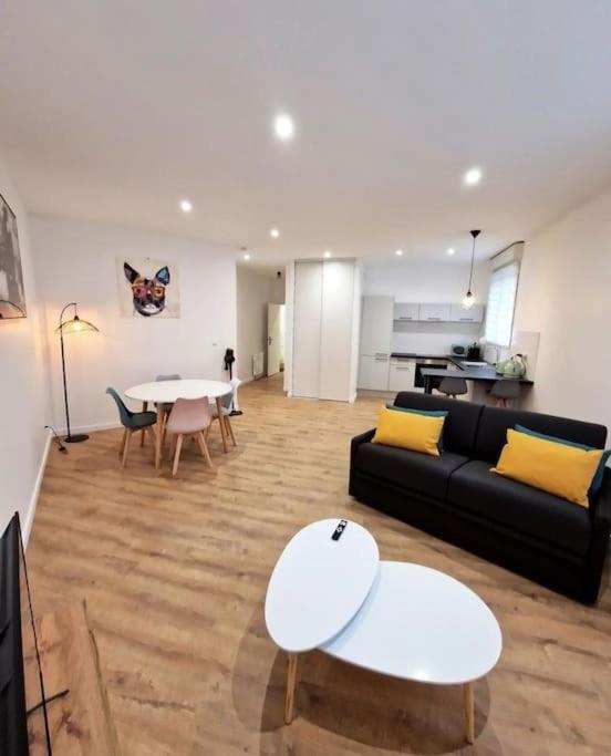 L'Escale Balzac Apartamento Villeurbanne Exterior foto